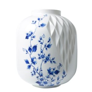 Porcelain Vase Voum